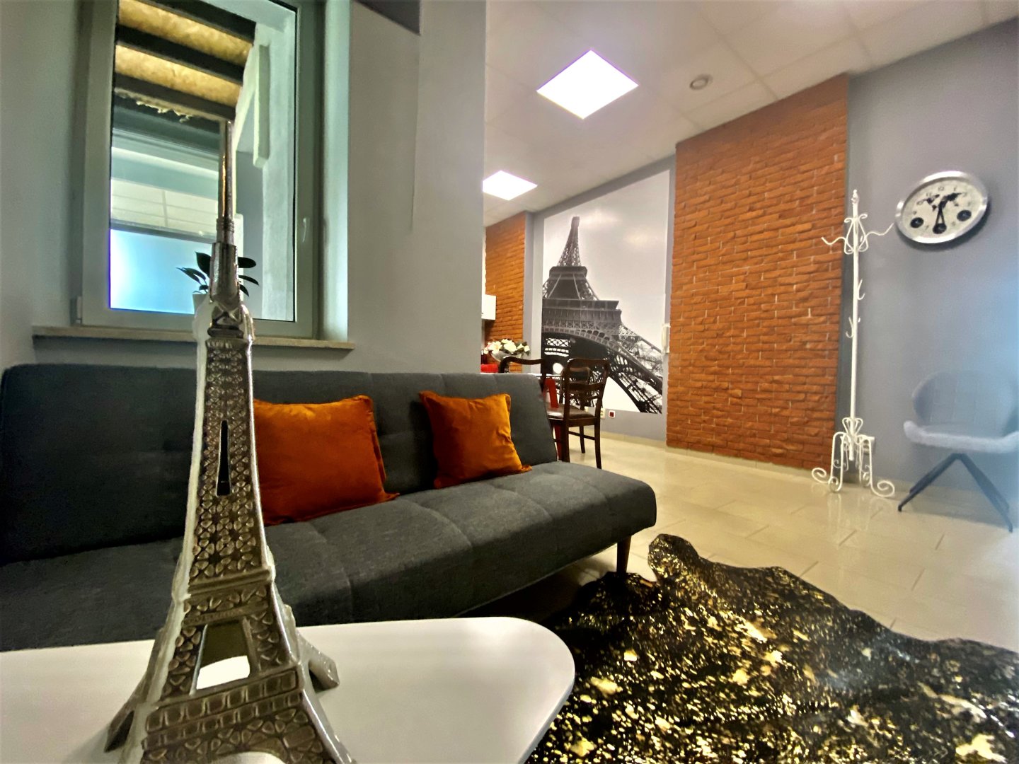 Apartament  Nr 1.2  "PARYŻ "